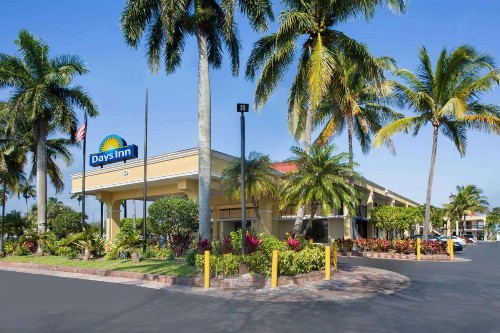 Days Inn by Wyndham Florida City - image 2