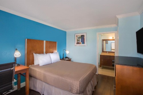 Days Inn by Wyndham Florida City - image 31
