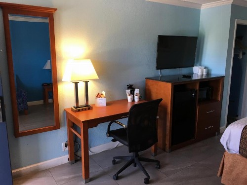 Days Inn by Wyndham Florida City - image 36