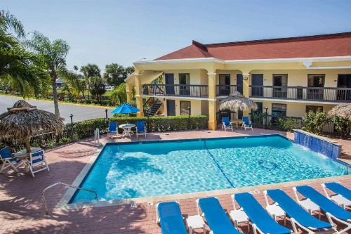 Days Inn by Wyndham Florida City - image 5