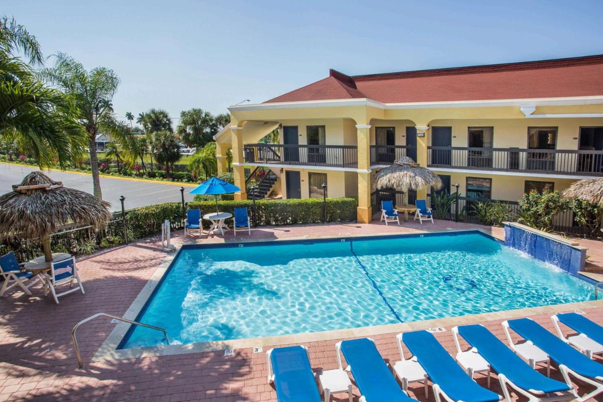 Days Inn by Wyndham Florida City - image 5