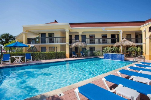 Days Inn by Wyndham Florida City - image 6