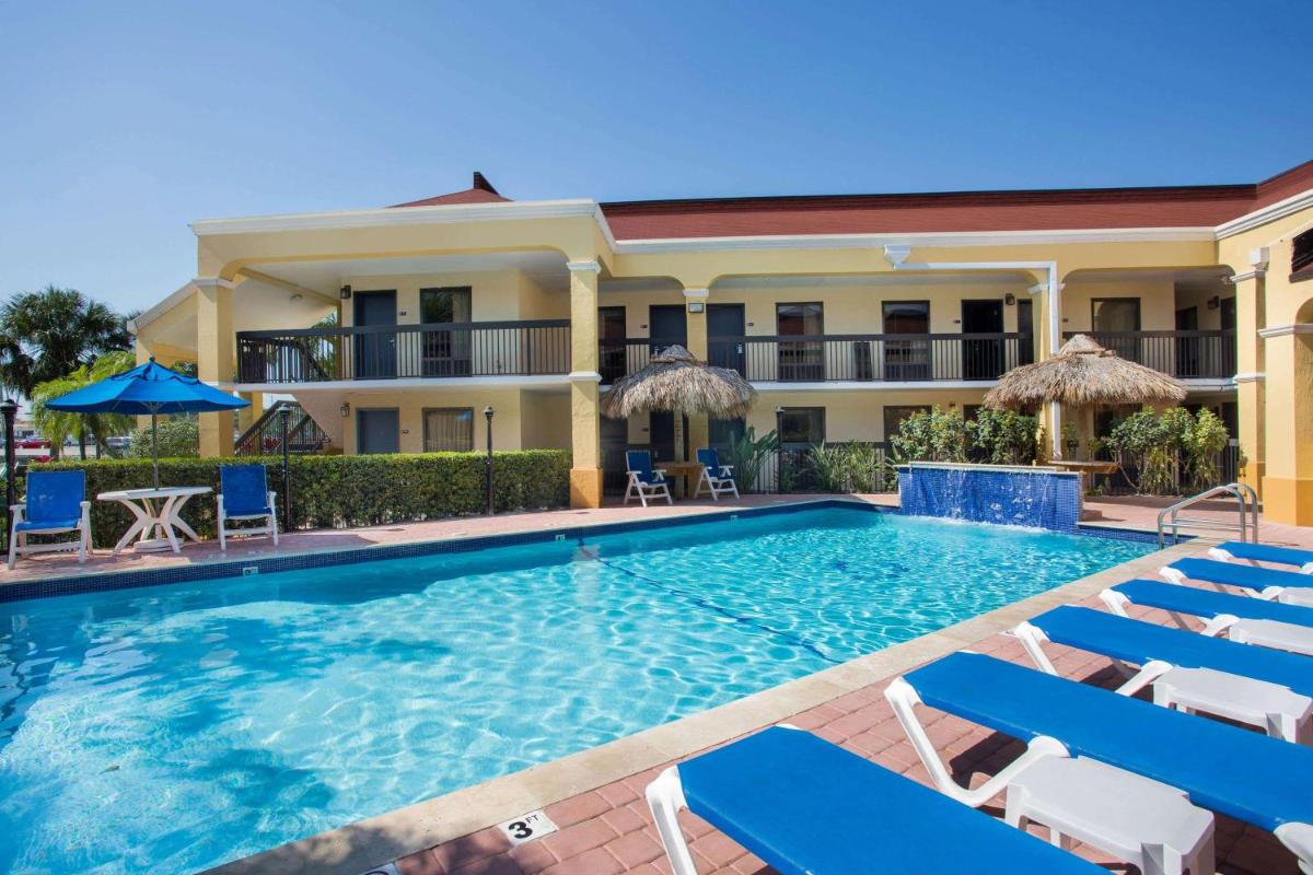 Days Inn by Wyndham Florida City - image 6