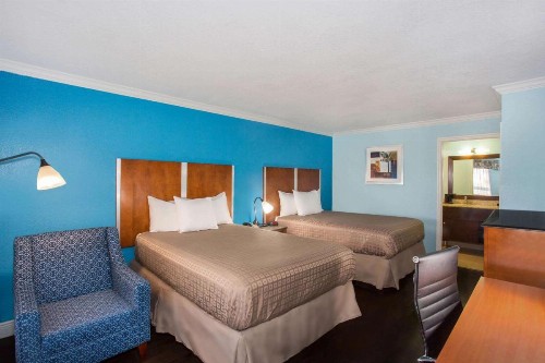 Days Inn by Wyndham Florida City - image 9