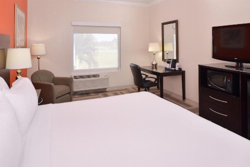 Holiday Inn Express & Suites Florida City-Gateway To Keys an IHG Hotel - image 8