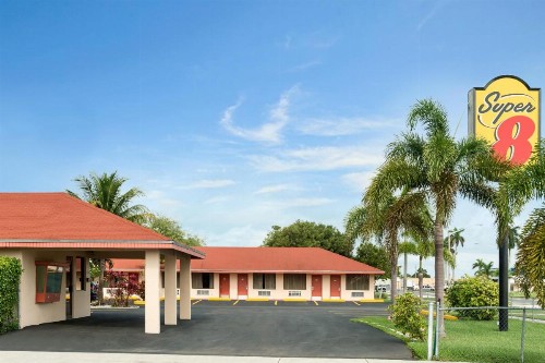 Super 8 by Wyndham Florida City/Homestead/Everglades - image 23