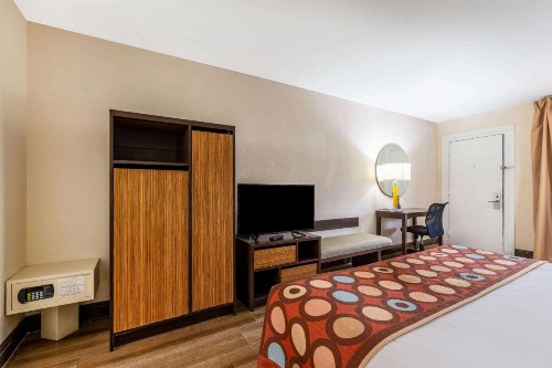 Super 8 by Wyndham Florida City/Homestead/Everglades - image 9