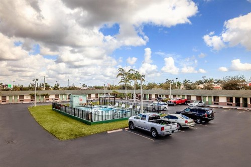Budget Host Inn Florida City - image 12