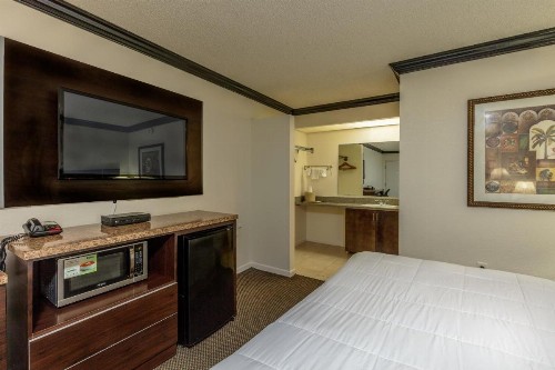 Budget Host Inn Florida City - image 4