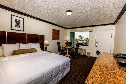 Budget Host Inn Florida City - image 6