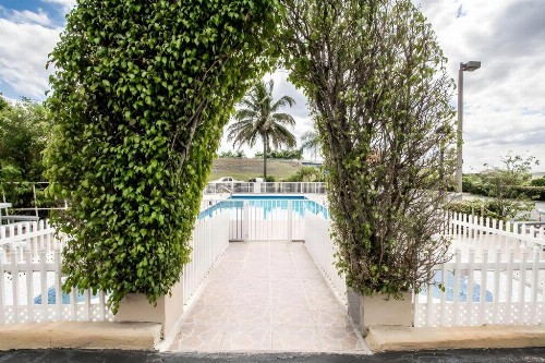 Baymont by Wyndham Florida City - image 14