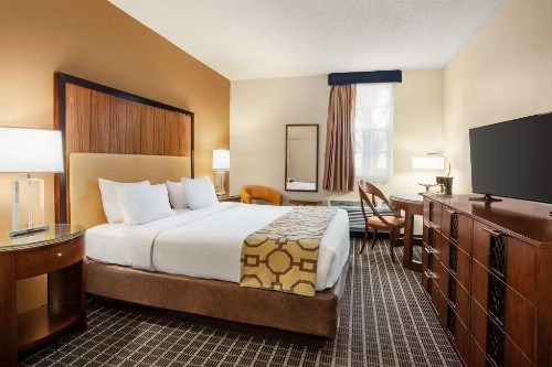 Baymont by Wyndham Florida City - image 25