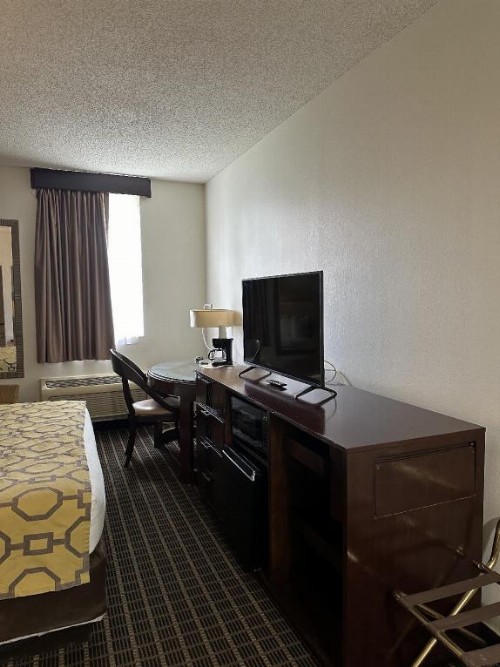 Baymont by Wyndham Florida City - image 29