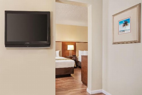 Baymont by Wyndham Florida City - image 39