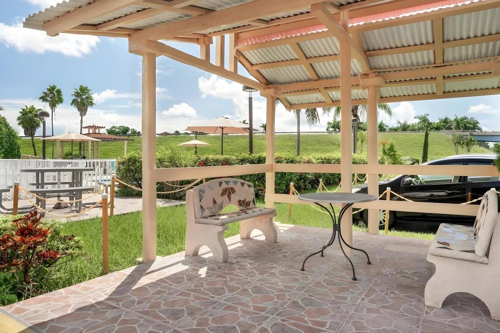 Baymont by Wyndham Florida City - image 5