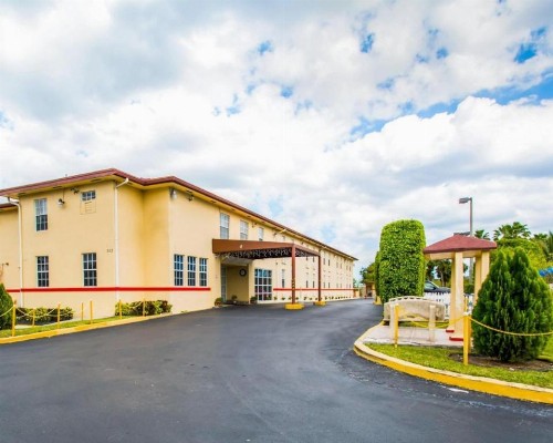 Baymont by Wyndham Florida City - image 7