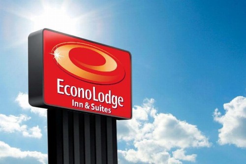 Econo Lodge Inn & Suites - image 18