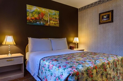 Flushing Central Hotel - image 3