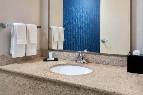 Fairfield Inn by Marriott New York LaGuardia Airport/Flushing - image 2