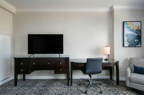 Sheraton LaGuardia East Hotel - image 16