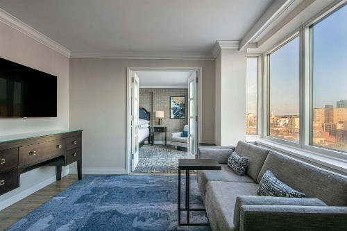 Sheraton LaGuardia East Hotel - image 21