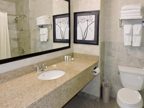 Marco LaGuardia Hotel & Suites - image 13