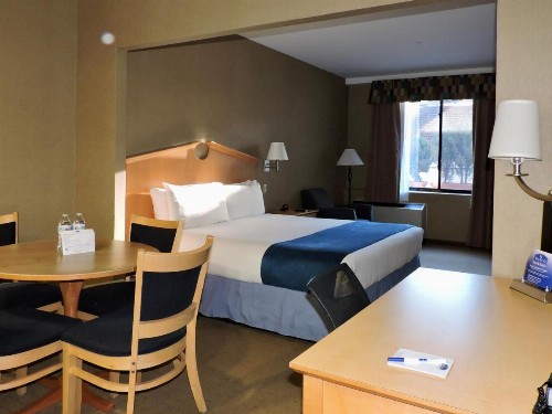 Marco LaGuardia Hotel & Suites - image 17