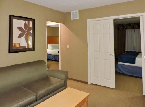 Marco LaGuardia Hotel & Suites - image 20