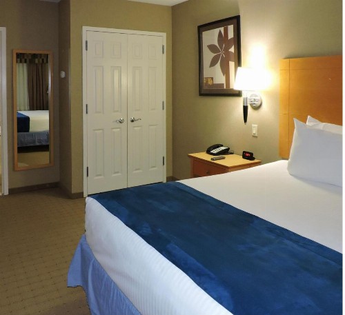 Marco LaGuardia Hotel & Suites - image 25