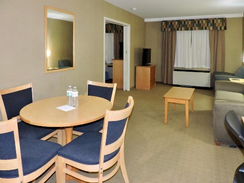 Marco LaGuardia Hotel & Suites - image 26
