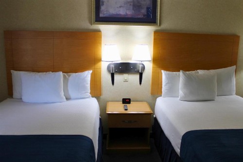 Marco LaGuardia Hotel & Suites - image 4