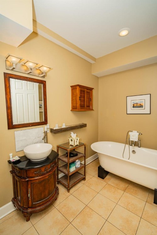 Water's Edge Inn - Adults Only - image 4