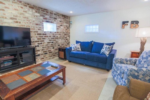 Shell Station House - image 25