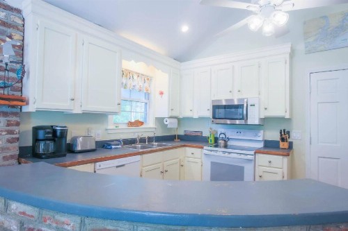 Shell Station House - image 33