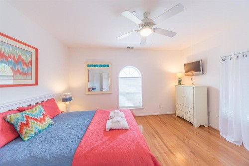 81 Waters Edge - image 6