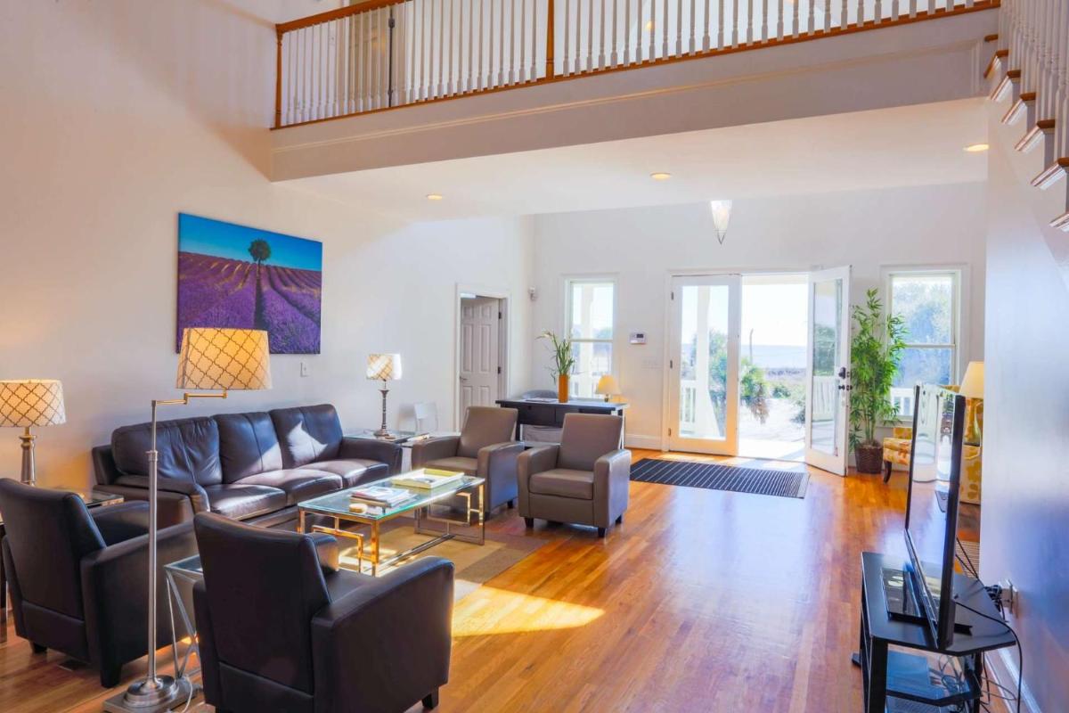 Sea Breeze Villa - image 2