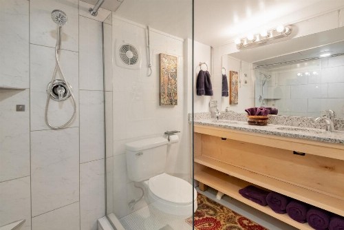 NEW LISTING Completely Renovated Laid Back Casual Beach Bungalow - image 12