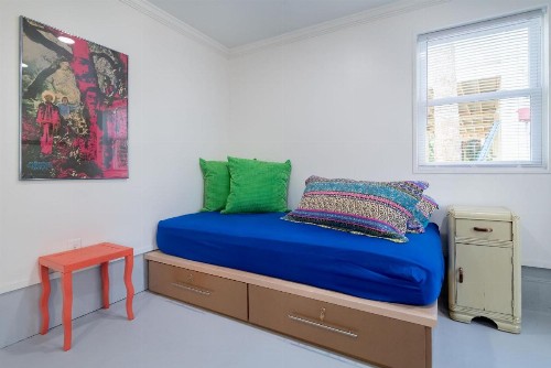 NEW LISTING Completely Renovated Laid Back Casual Beach Bungalow - image 4