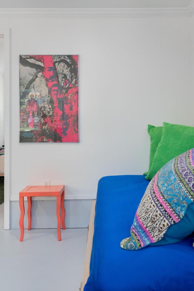 NEW LISTING Completely Renovated Laid Back Casual Beach Bungalow - image 6