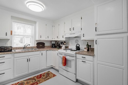 NEW LISTING Completely Renovated Laid Back Casual Beach Bungalow - image 7