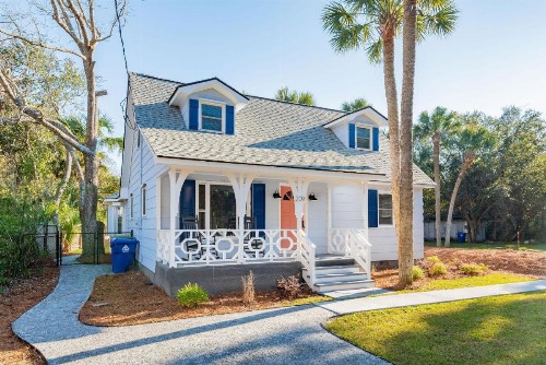 Brand NEW Folly Vacation Listing Beautiful Beach Cottage - image 2