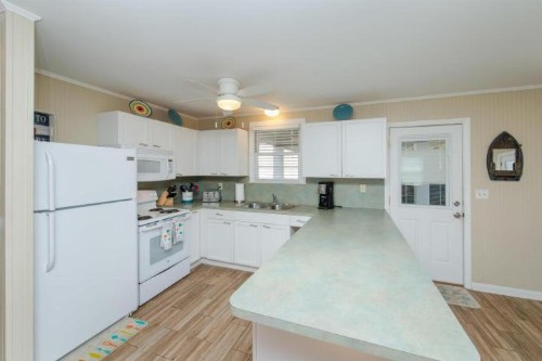 704 W Ashley - Blue Sky - Heated Swimming Pool - Across the Street from Ocean - image 10
