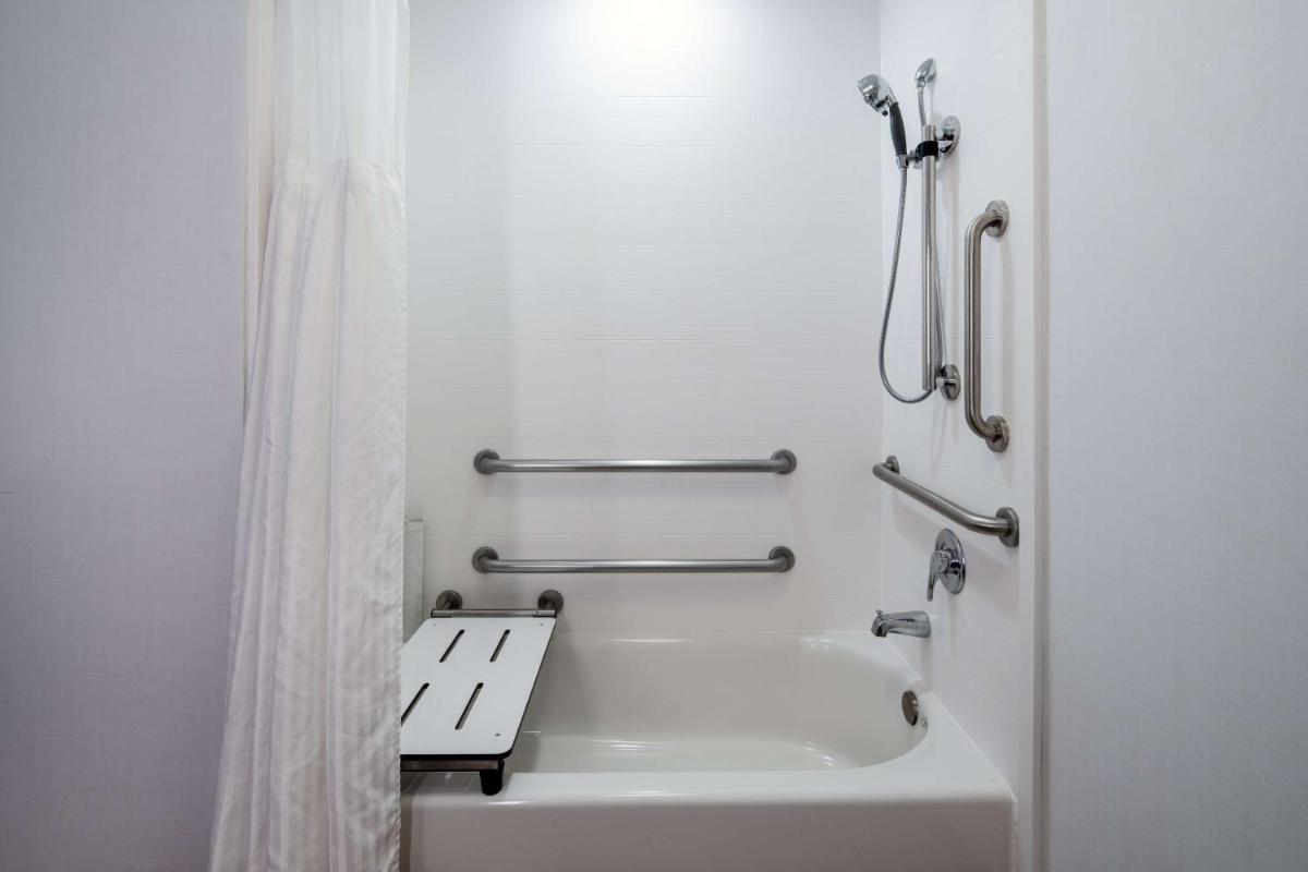 Hilton Garden Inn Folsom - image 3