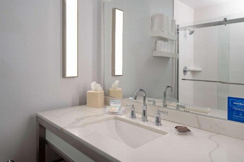 Hilton Garden Inn Folsom - image 9