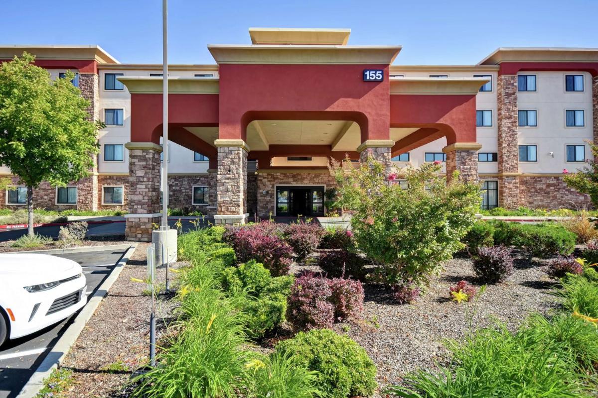 Hampton Inn & Suites Folsom - image 2