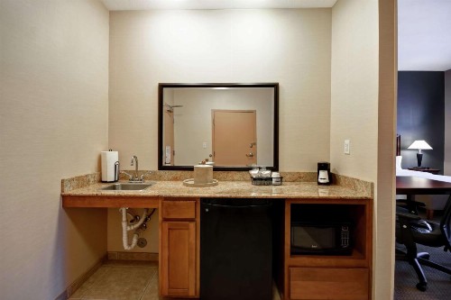 Hampton Inn & Suites Folsom - image 29