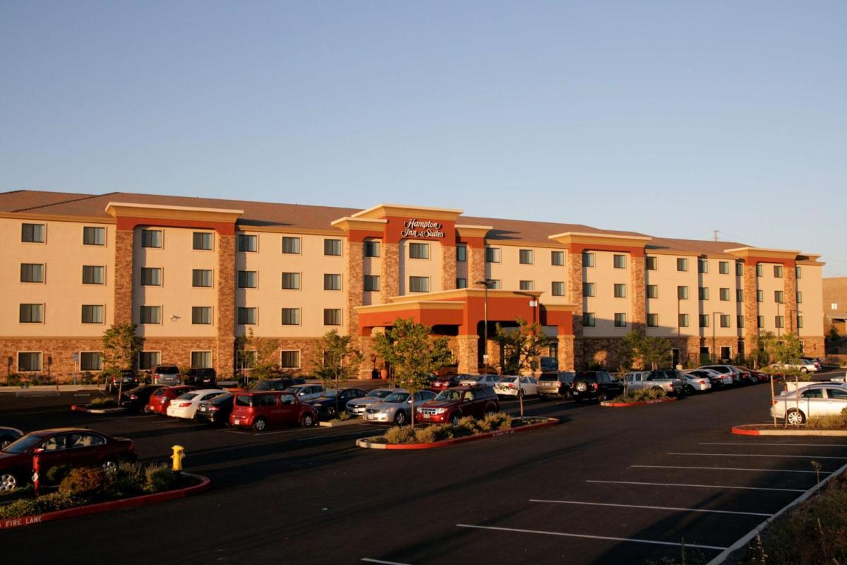 Hampton Inn & Suites Folsom - image 4