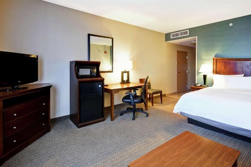 Hampton Inn & Suites Folsom - image 40