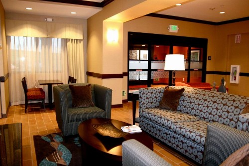 Hampton Inn & Suites Folsom - image 9