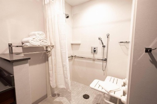 Fairfield by Marriott Inn & Suites Fond du Lac - image 3